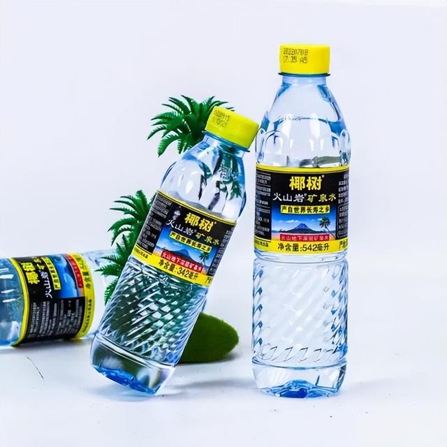 央视国宴上的那瓶水火了！不是娃哈哈，更不是农夫山泉