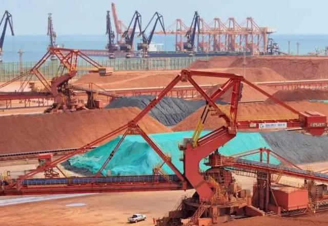 高市刚敲定稀土大单，哈萨克斯坦趁虚而入，结果被中国卡脖子