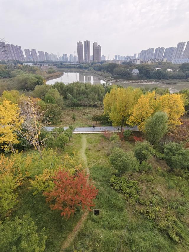 徒步穿越西流湖，赏秋正当时