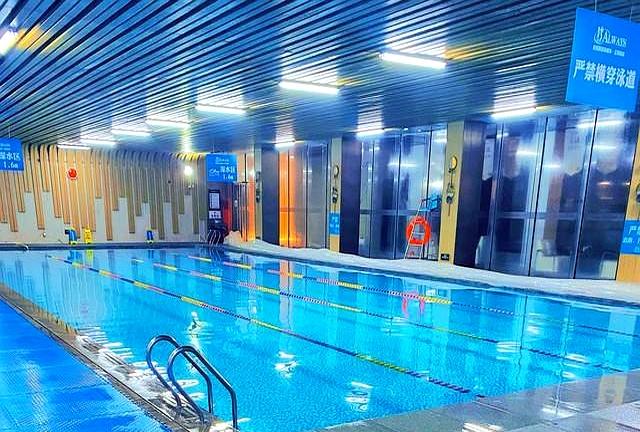 经常游泳到底好不好？医生劝告：过了55岁，游泳这几点千万要牢记