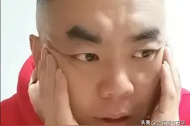 高英培关门弟子张伯鑫直播说：郭德纲是我师弟，我和他平起平坐图片