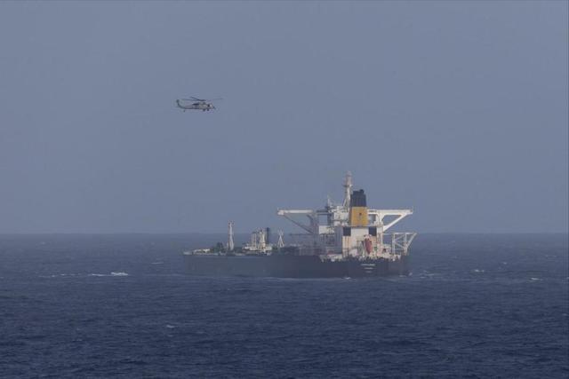 彻底不演了！特朗普宣布，从委扣押的中国油轮，将由美国永久保留