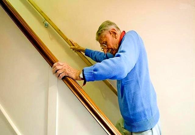 膝关节不好的人注意！医生劝告：这3种运动最伤软骨，尽量避开