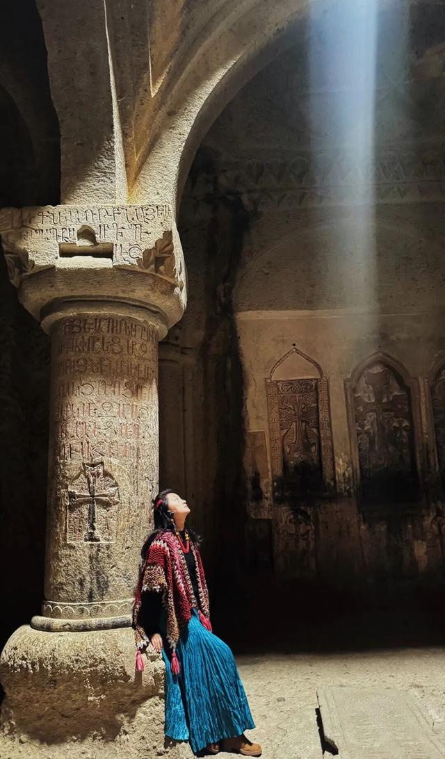 人均卡戴珊，这个忧伤又美丽的小国让我念念不忘