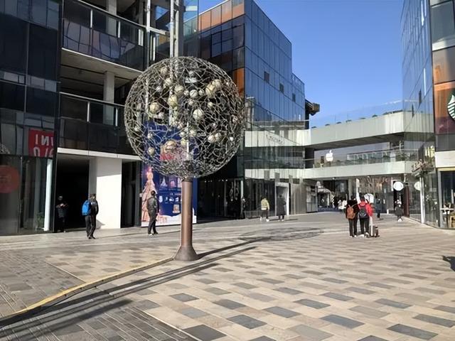 从离城三里到潮流心脏，北京三里屯，如何逆袭成北京城市地标？