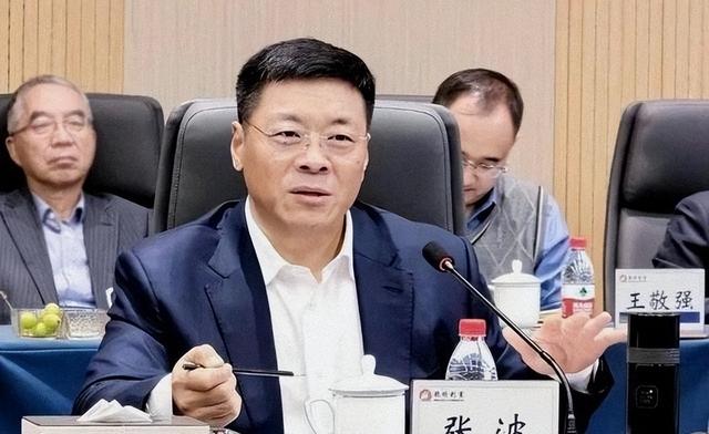 中国三兄妹仅用四年	，财富飙至近2000亿，再造一个世界500强！