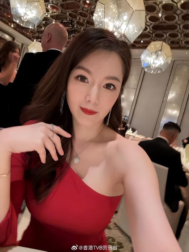 香港知名女星正式离婚，恢复单身即有追求者，宣布全面复出