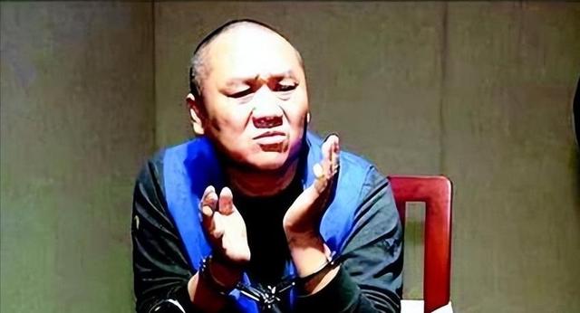 他逃亡16年，靠赃款娶4个漂亮老婆生12个娃，被捕时身家有几个亿
