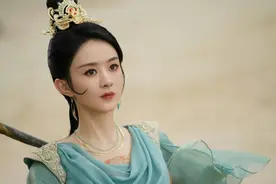 演技受质疑，被嘲文盲，新剧收视率持续下跌，赵丽颖该何去何从？图片
