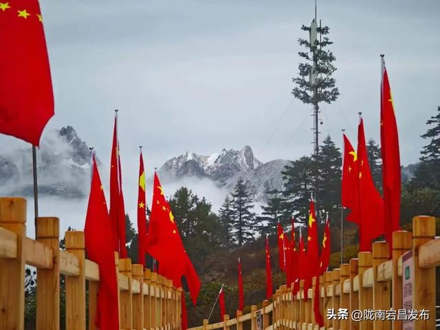 雷古山初雪：云端之上的冰雪絮语