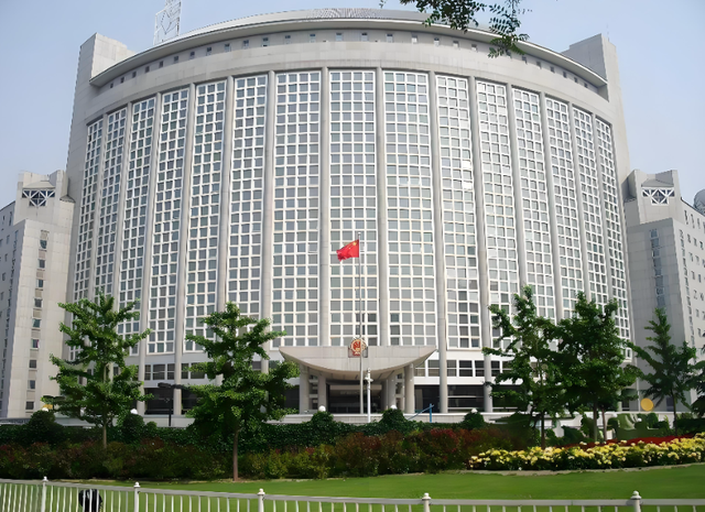 凌晨2点56分！中国突然深夜“奉示”召见，高市早苗这次要栽了！