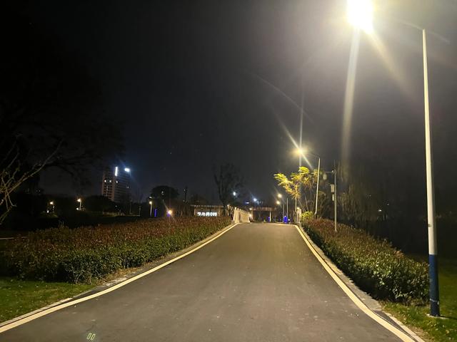 夜步嘉兴中央公园