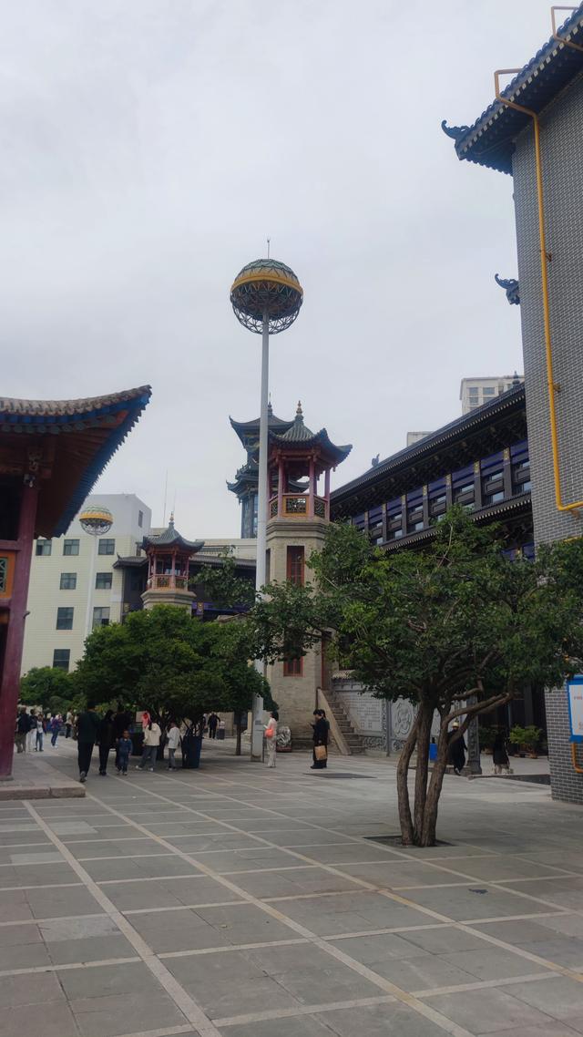 从美食贫乏且贵的拉萨到面食牛羊肉相对便宜的西宁了