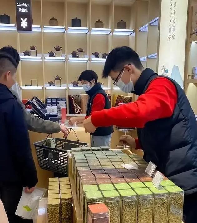 大量日本游客涌入北京，打着旅游幌子不去旅游不吃美食，为啥来？