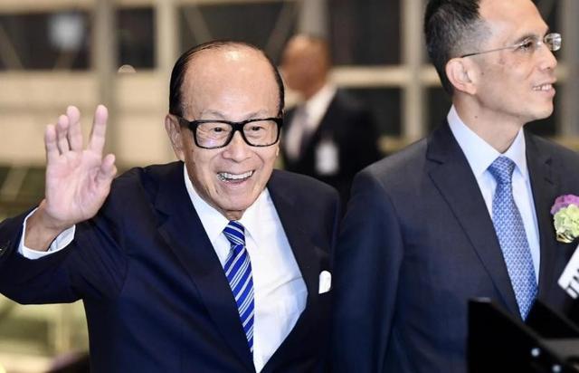 2909亿身家有何用？97岁的李嘉诚无力回天，两个60岁儿子已成心病