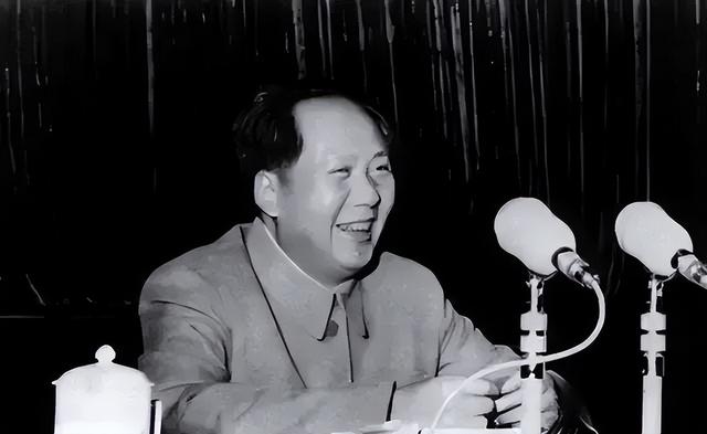 毛主席为何一生不进故宫，终生再未回延安？周总理的谈话道出实情