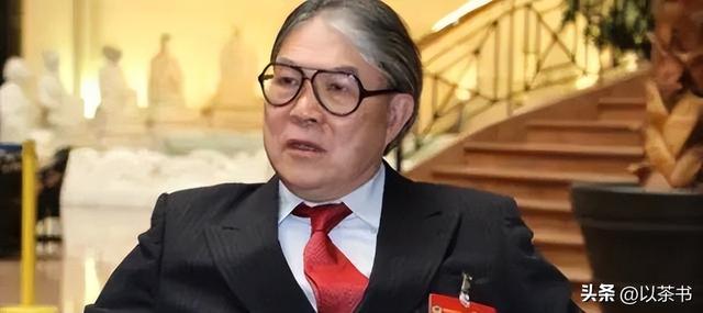 阅兵临近，霍家三父子一张北京合照暴露真实处境，目的果然不一般