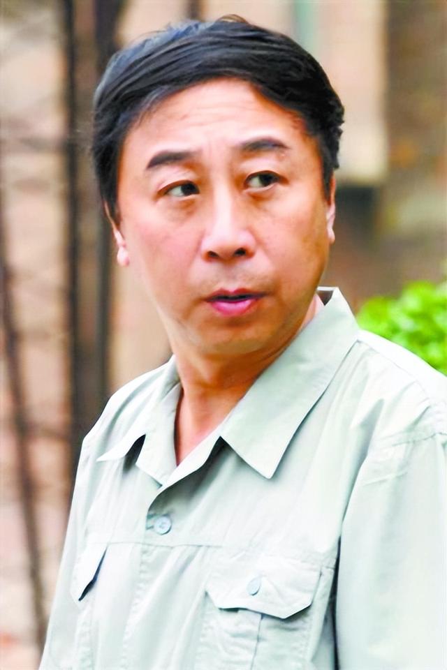 冯巩同志个人简历