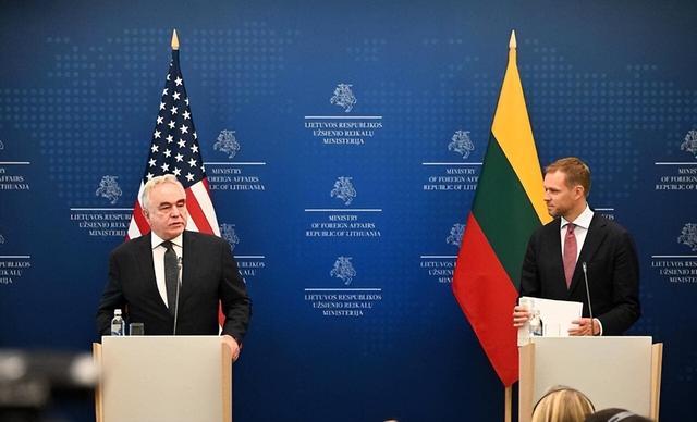 禁止所有中国外交官入境，不让两岸统一，这个国家比美国还要嚣张