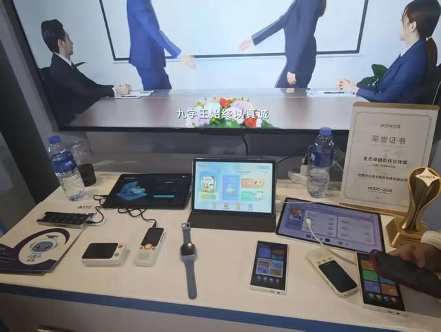 能懂孩子、懂爸妈、还懂宠物，这届AI硬件太会了