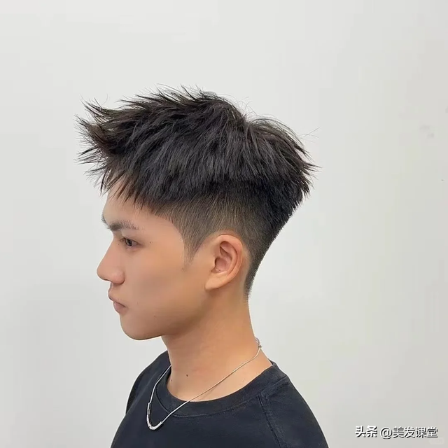 圆脸男生推荐！这5款帅气发型可以留一辈子