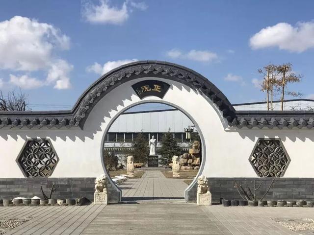 在山东这个“神仙小城”，远离人潮，过几天山海相依、文墨飘香的日子