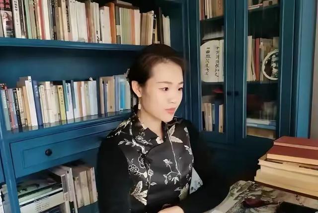 曝南博前院长小情人无数，玩弄女下属时被撞见，岳父身份不简单