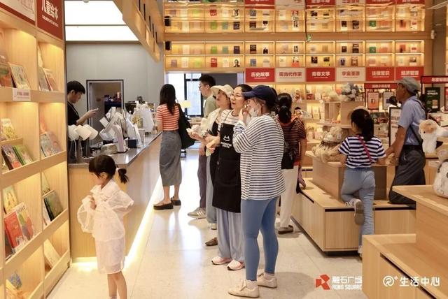 国内首家「机器人科技体验店」落地首钢融石广场