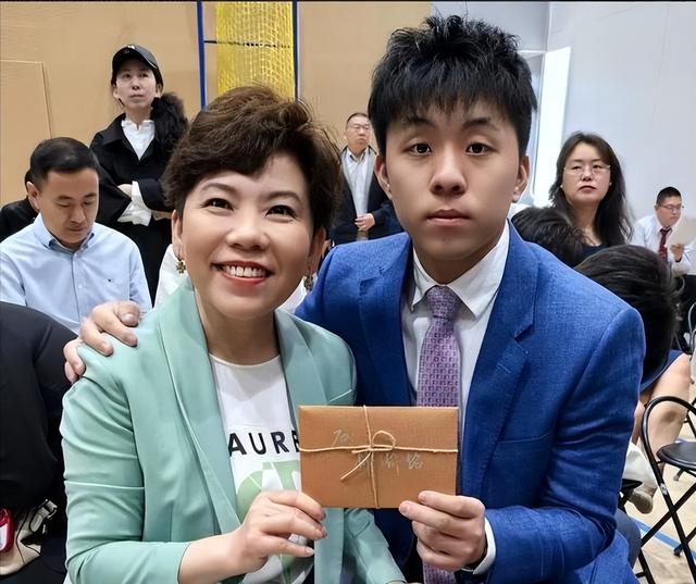 败光20亿、向洋人下跪、国籍问题，邓亚萍身上的标签到底是真是假