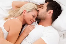 男女裸睡有多舒服？别不好意思，试过的人或可收获3个好处图片