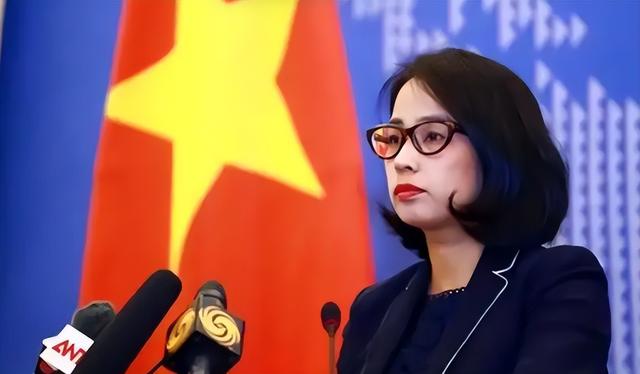 越南继续搞事情？出稀土新规后，越军舰穿台海，对华示威对美示好