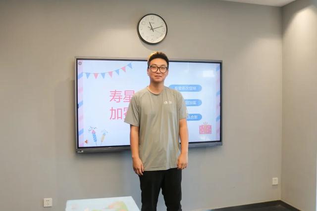 欢乐齐贺生辰 共迎国庆中秋