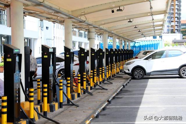 十一长假高速堵车 电车充电怎么办