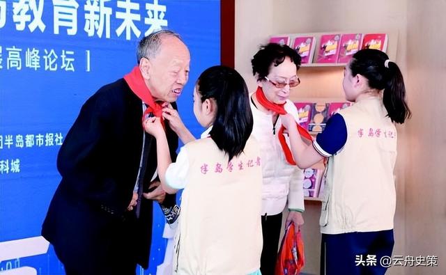 父亲是前外交部部长，妻子是阎维文女儿，他却拒绝父辈光环靠自己