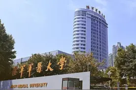 军籍不香了吗？军医大在两地遇冷，家长：你看看录取条件就懂了图片