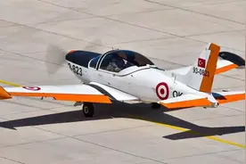 土耳其军机轰然坠毁，战舰南北穿越台海，解放军押解通过图片