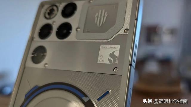 骁龙8 Elite Gen 5：跑分封神背后，没有手机能承受其发热