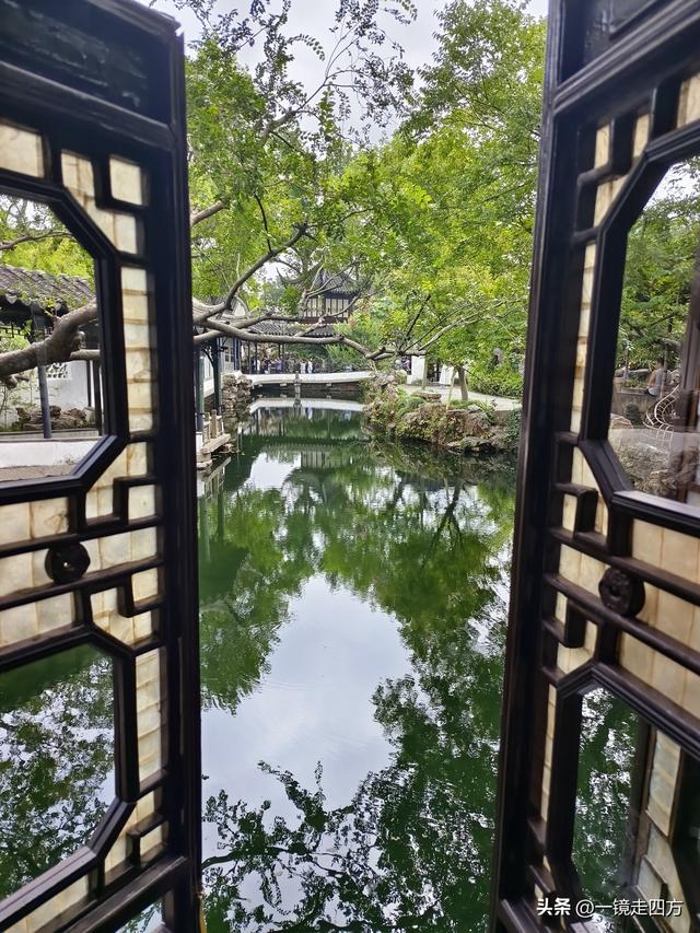 临近国庆，在还很闷热的天气里，游览市内现存最大的园林拙政园