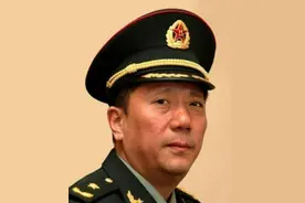 秦卫江：东部战区原陆军司令员，自己和弟弟是中将，父亲是上将图片