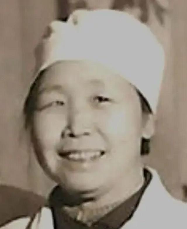 在西藏军区七十八院里，有一位受人尊敬的桂花阿姨…