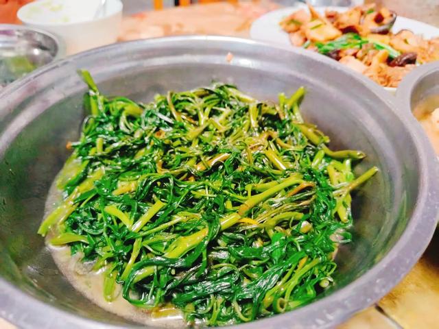 江西女子下班回家，晒13岁女儿做的饭，网友：这厨艺我30岁都不会
