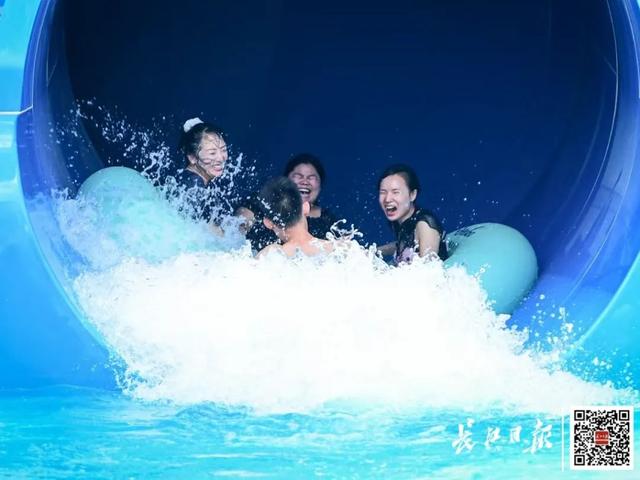 爆满！武汉一度假乐园，超16万人涌入