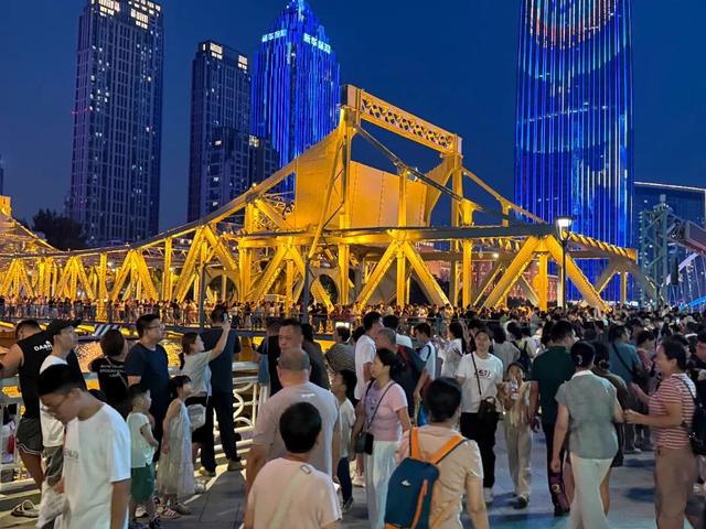 刚刚！天津津湾广场、天津站附近震撼一幕