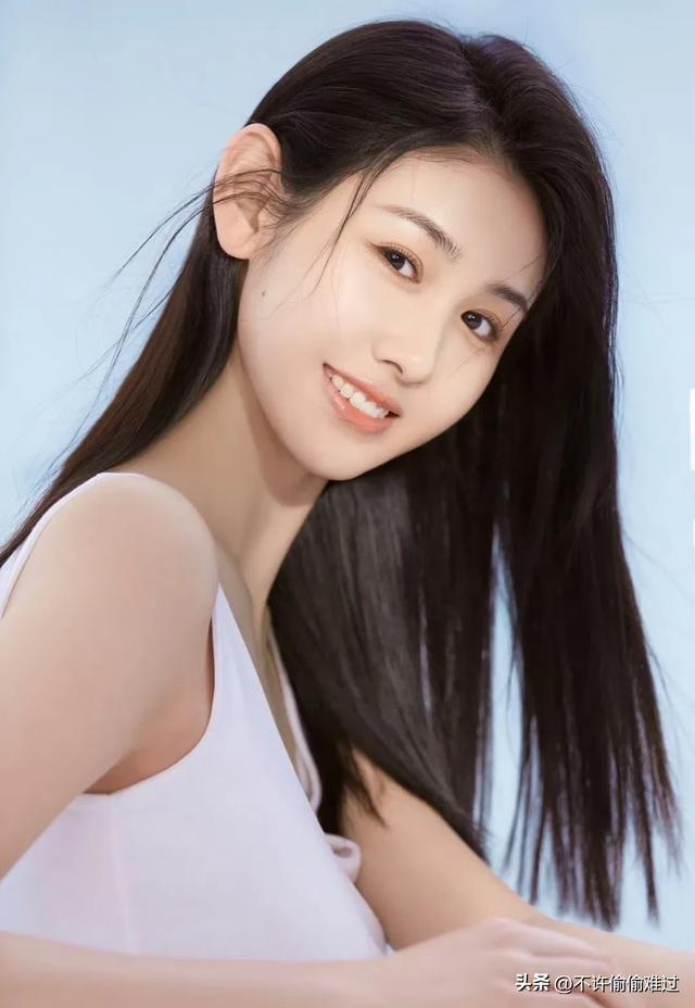 南京理工大学校花 万雨晗 拥有175cm超模身材和天使脸庞 好迷人