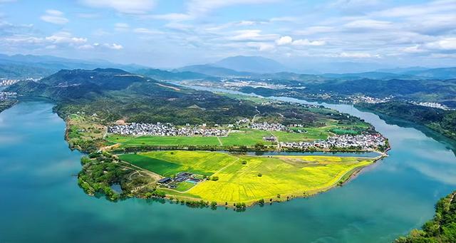 “三江两岸”微缩世界亮相南京东路！ 杭州文旅携“深秋的富春山居图”赴沪引客