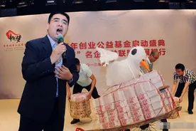 他被称为“中国首善”，为国家捐款20亿，直言“巨富中死亡可耻”图片