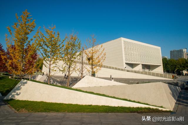 在正太广场，捡一片秋，装下整个城市的温柔！