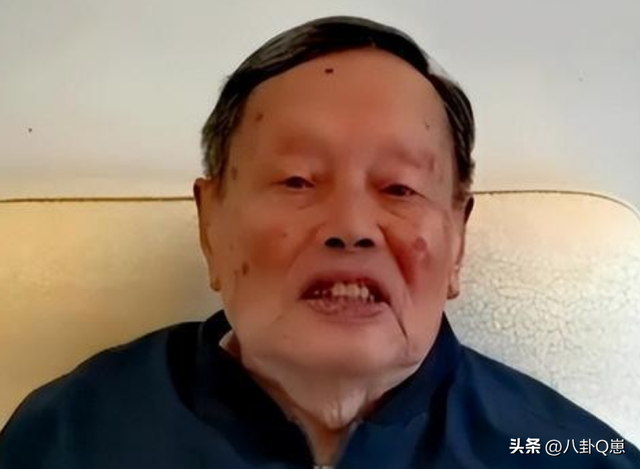 杨振宁去世仅3天，令人担忧的事发生了，原来翁帆一个字都没说错