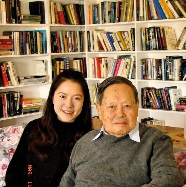 杨振宁离世2天，令人担心的事情出现了，原来翁帆一个字都没说错