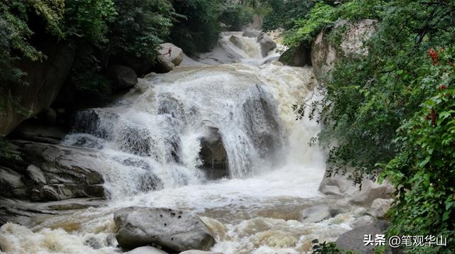 雨落华山飞瀑鸣